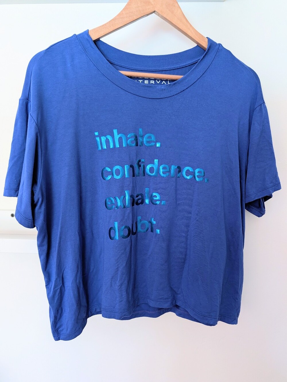 Interval Soft Boxy Cropped Blue Metallic Graphic Tee Women's L Motivation Gym